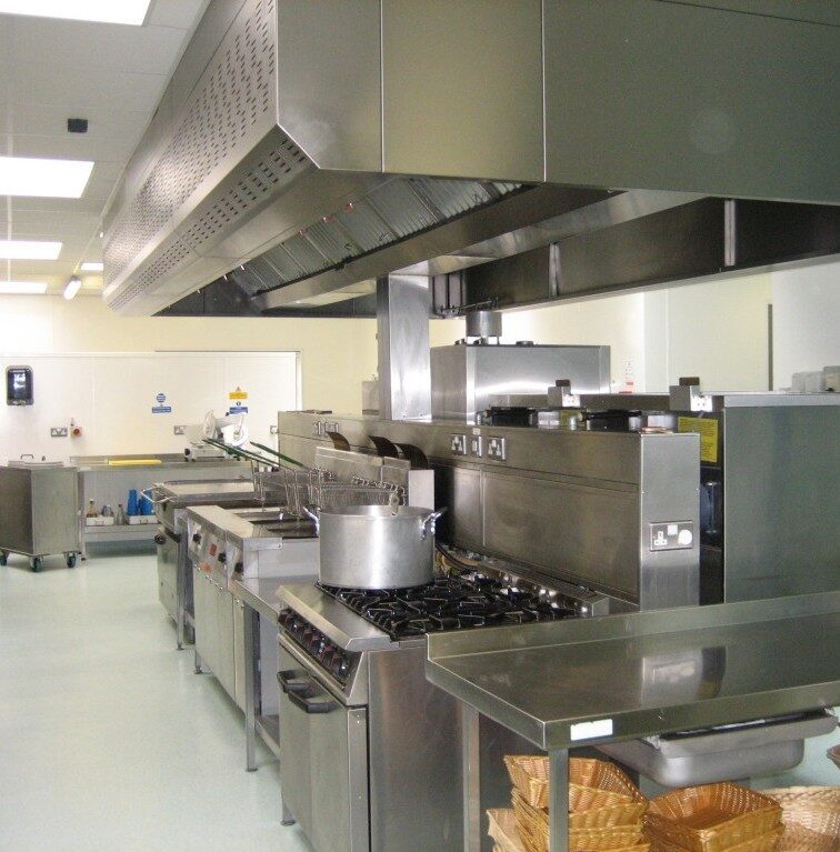 Commercial Kitchen Equipments for your hotel to make dishes well